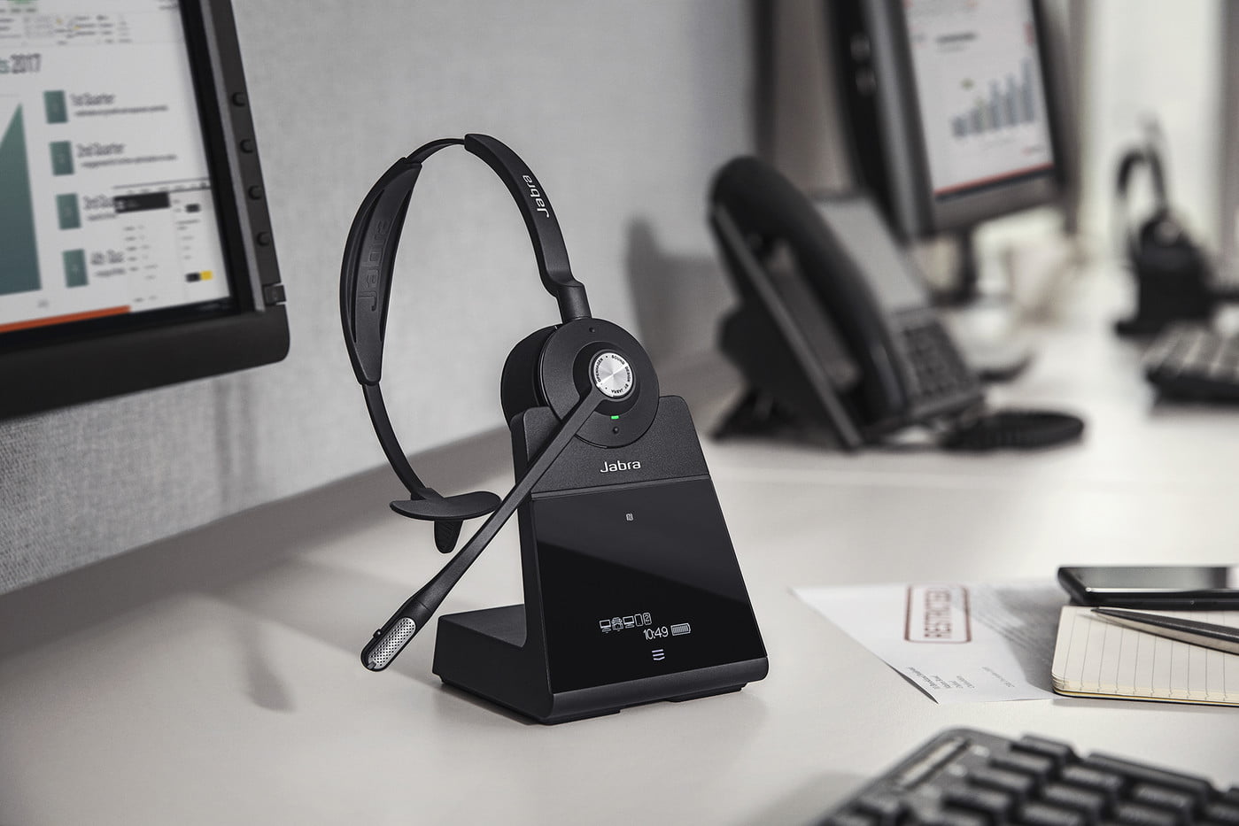 jabra_engage75_mono_call_center_closeup